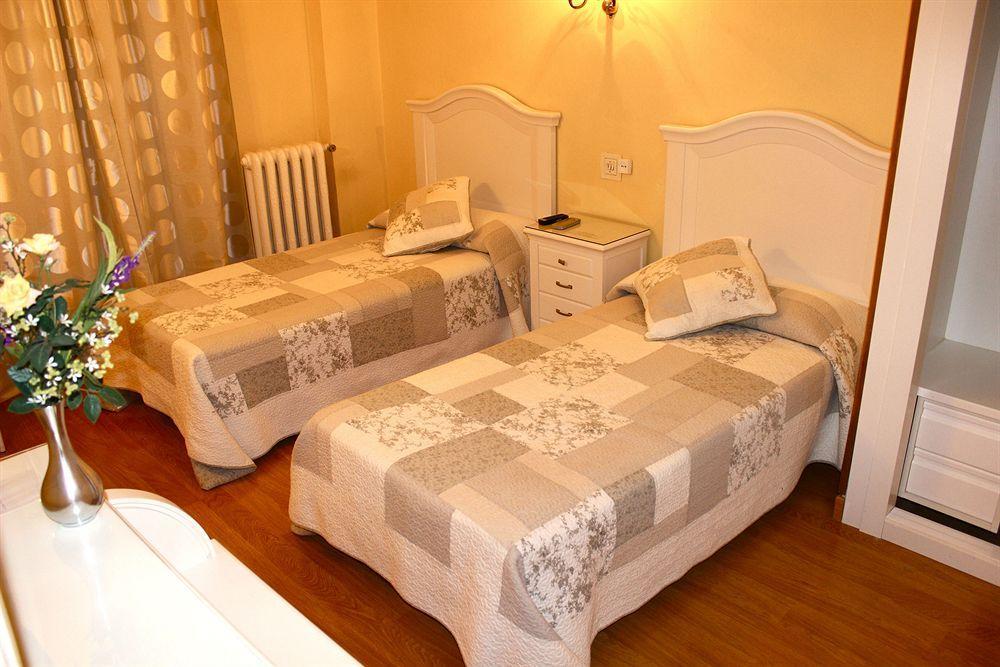 Hostal Montecarlo Мадрид Екстер'єр фото