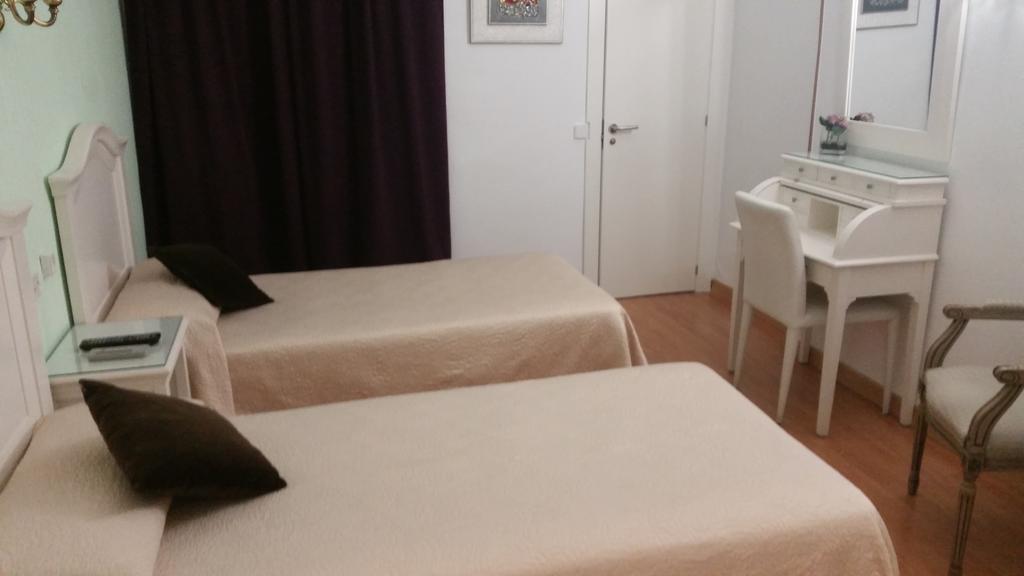 Hostal Montecarlo Мадрид Екстер'єр фото