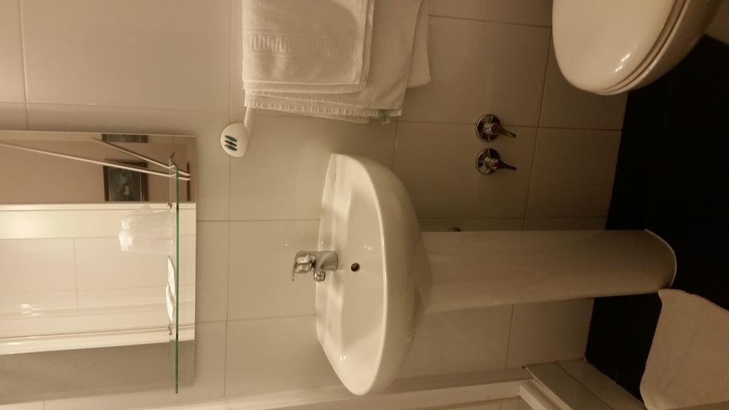 Hostal Montecarlo Мадрид Екстер'єр фото