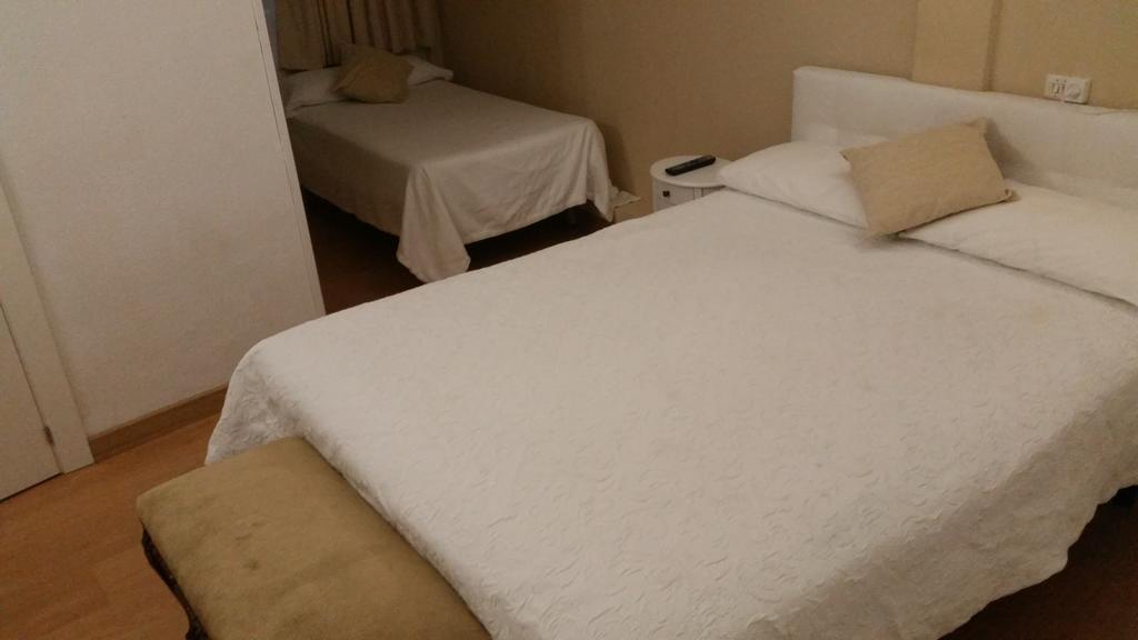 Hostal Montecarlo Мадрид Екстер'єр фото