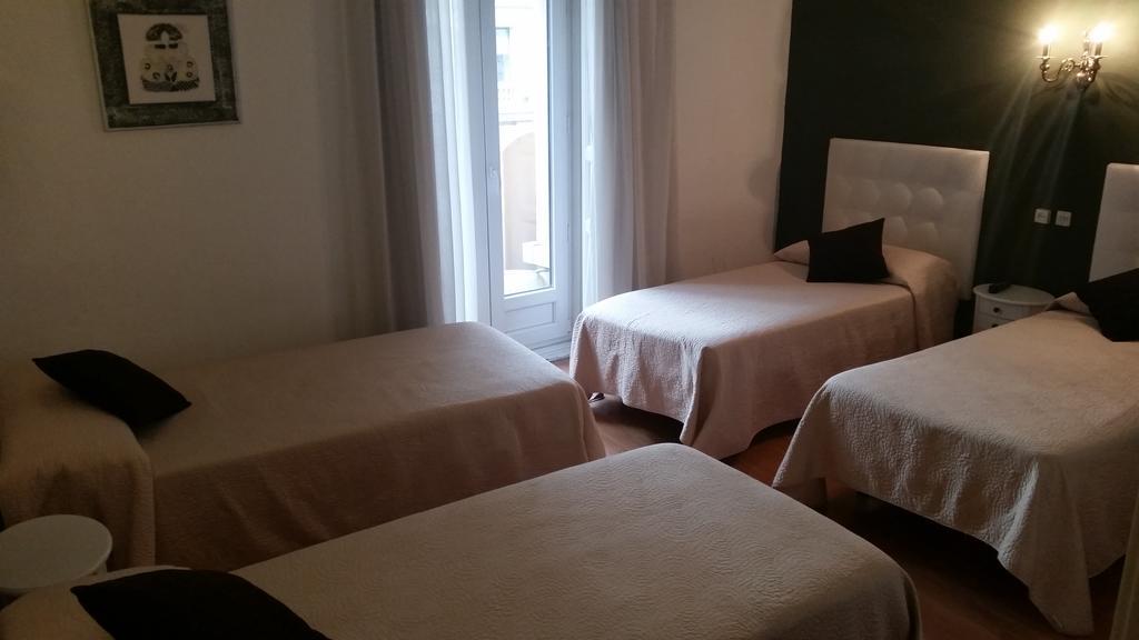 Hostal Montecarlo Мадрид Екстер'єр фото