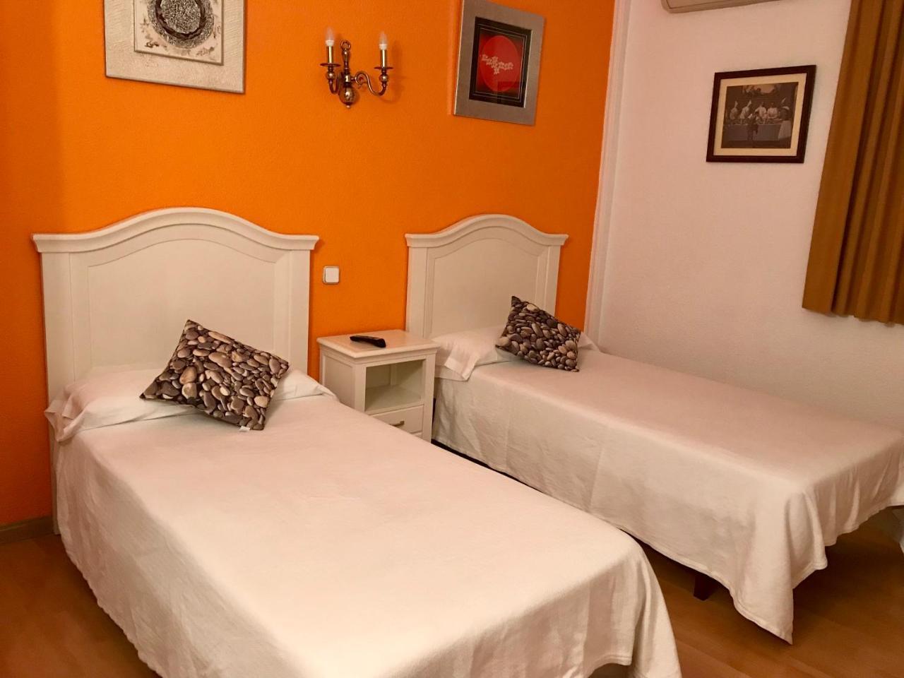 Hostal Montecarlo Мадрид Екстер'єр фото